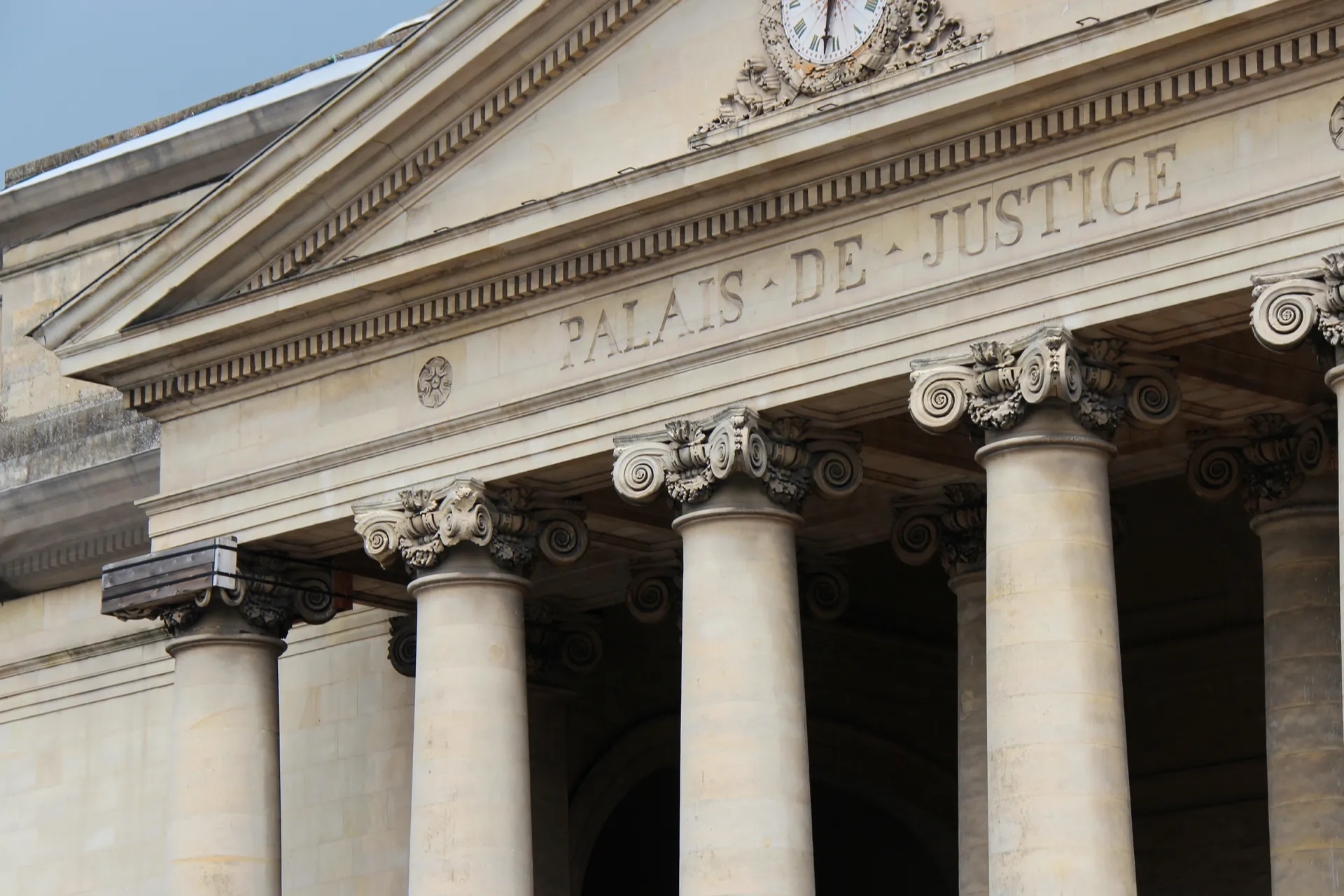 Assistance et représentation devant les juridictions administratives